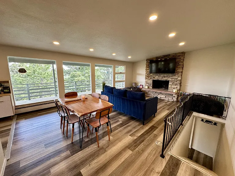 11922 Hillcrest Rd — Photo 4