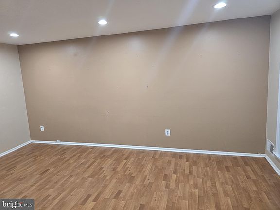3rd image of 42 Stratton Ct
