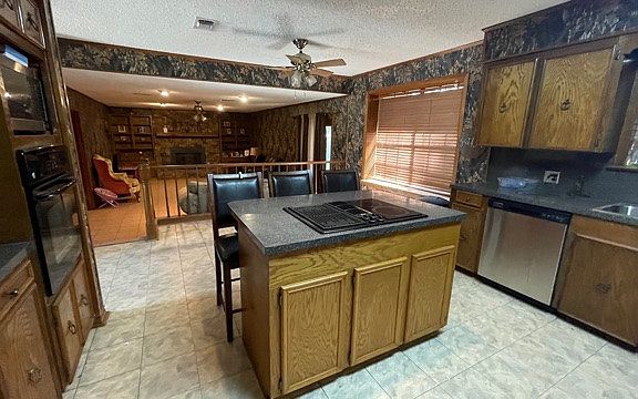 4th image of 64 Lafayette 120