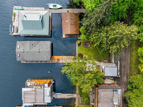 3rd image of 3206 Portage Bay Pl E