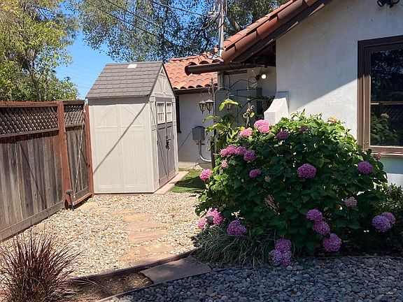 3rd image of 16570 Garden Ln