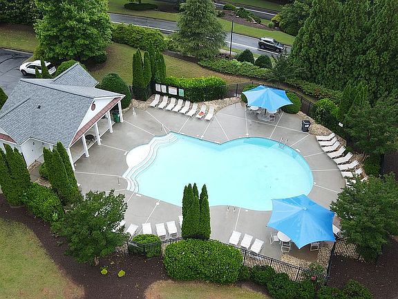 Small pool next to Views 