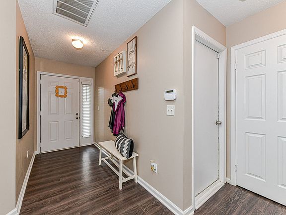5th image of 2416 Oak Leigh Dr