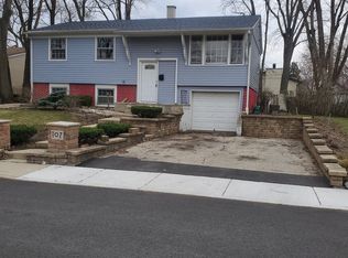 107 Pecos Cir, Carpentersville, IL 60110
