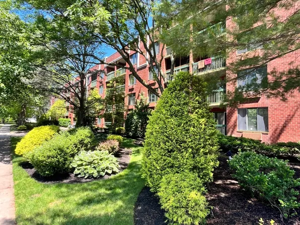 121 Wellington Ct APT 1A, Staten Island, NY 10314