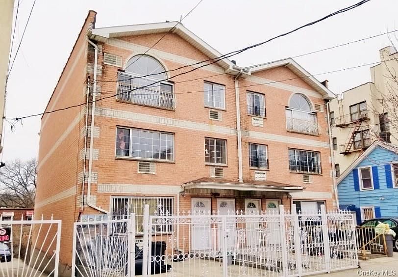 1st image of 3967 Carpenter Ave #1