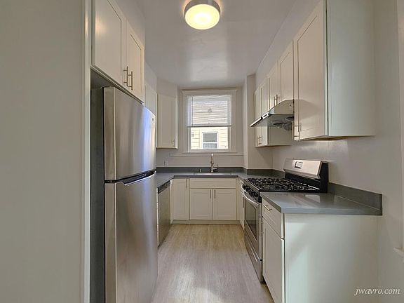 3rd image of 80 7th Ave APT 10