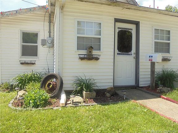 3rd image of 303 E Salem Ave