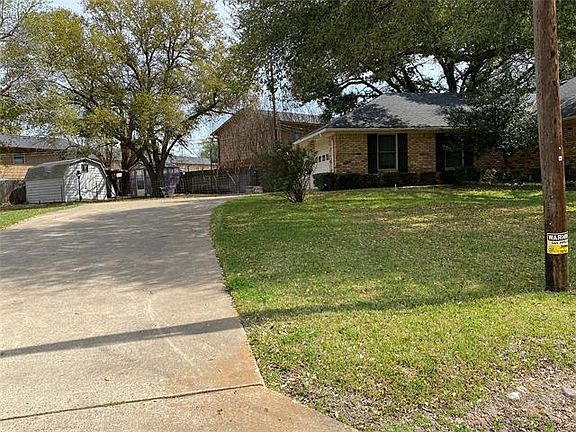 5th image of 704 W Nash Dr