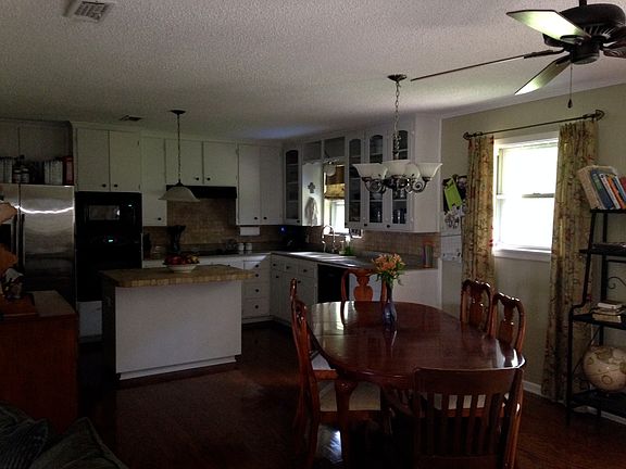 2nd image of 556 Bellaire Dr