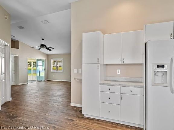 5th image of 209 Clubhouse Ct