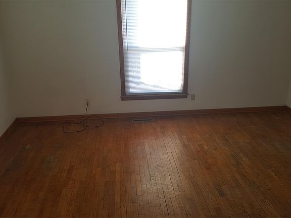 4th image of 318 W South St