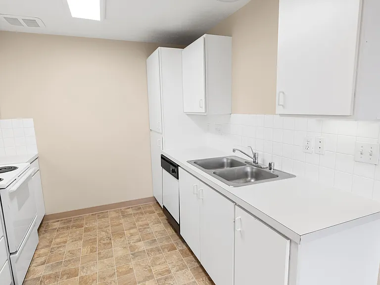 Knightsbridge Apartments — Photo 4