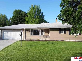 7602 Windsor Dr, Omaha, NE 68114