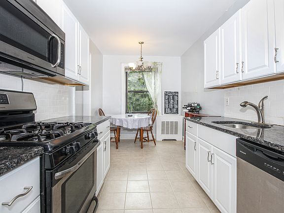 4th image of 10 Nosband Ave APT 6H