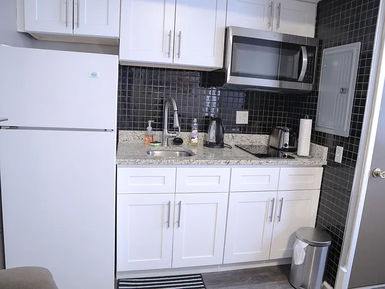 302 S 12th St #402 — Photo 10