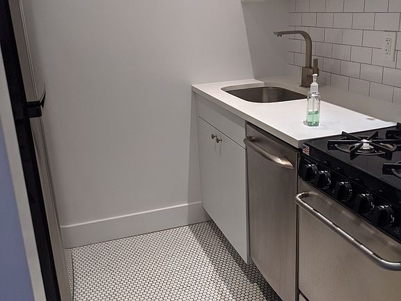 3rd image of 43 W 16th St APT 7B