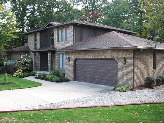 3rd image of 461 Victoria Park Dr