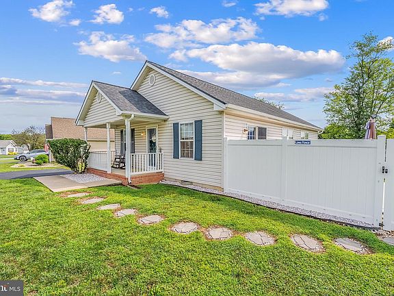 5th image of 606 Artisan Way