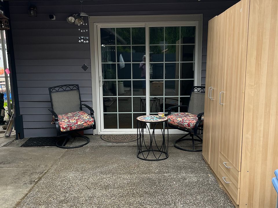 Looking from west/wardrobe can go in to unit or_