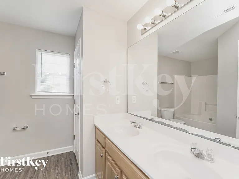 916 Lakehill Rd — Photo 9