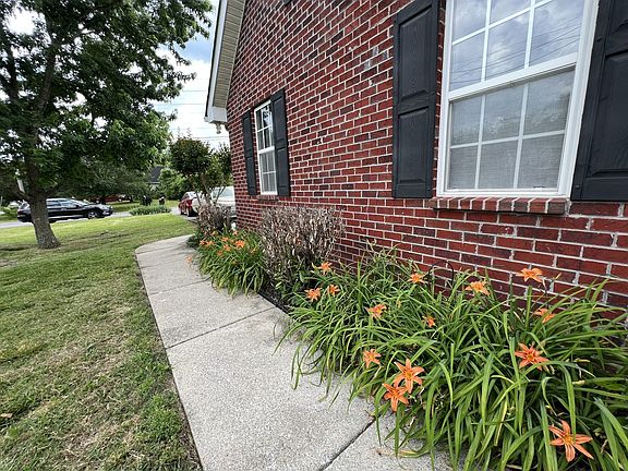 3rd image of 835 Hammersmith Dr