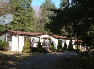 S Nineteen & 20 Sand Spring Dr, Greentown, PA 18426