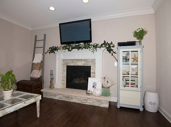 4th image of 24014 Sunset Lakes Dr