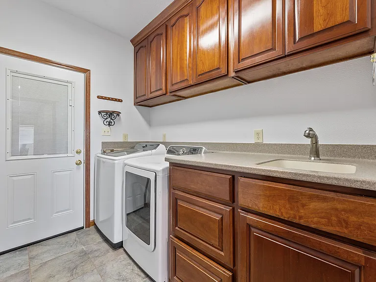 7724 Golfhill Dr — Photo 25