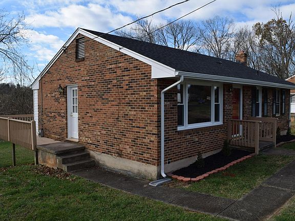 3rd image of 969 Shelbourne Ave