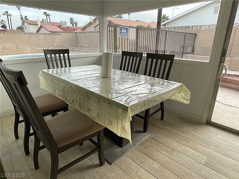 3823 El Camino Rd — Photo 26