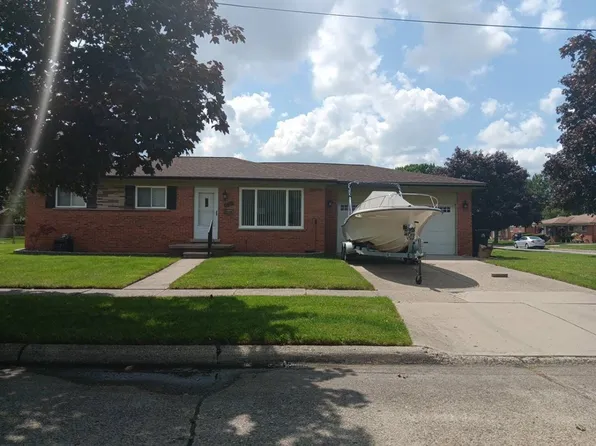 32329 Susilane St, Roseville, MI 48066