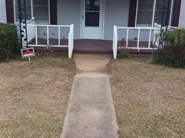 1214 D F Fuller Dr, Griffin, GA 30224