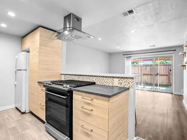 2320 W Turner Rd, Lodi, CA 95242