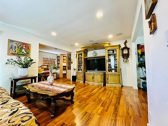 4th image of 14239 Lorne St