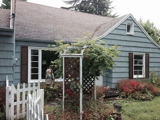2nd image of 7031 NE Roselawn St