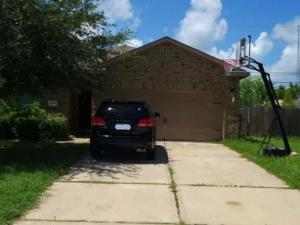 2707 Tracy Ln, Highlands, TX 77562