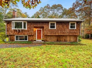 19 Bourne Rd, Plymouth, MA 02360