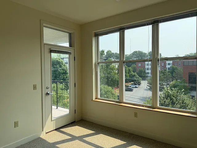NEW carpet not shown in photos!
