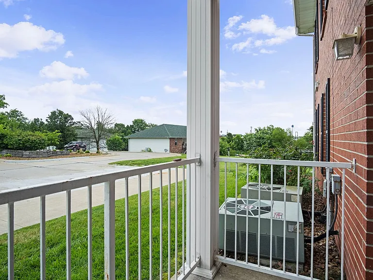 Callaway Villa Apartments — Photo 35