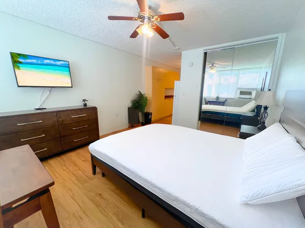 2442 Tusitala St, Honolulu, HI