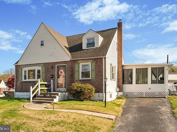 2nd image of 716 Brooke Cir