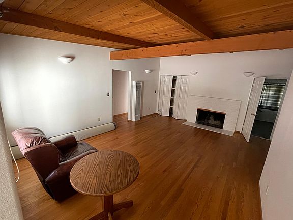 4th image of 28 Pine Ave