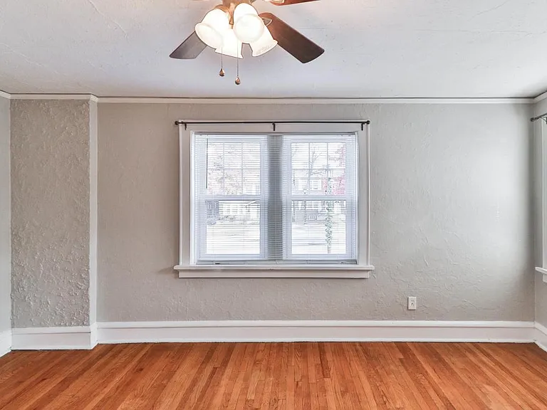 1401 Woodland Dr — Photo 3