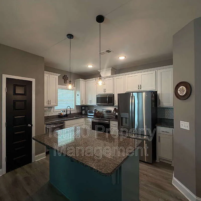 4 bed, 2.5 bath, $2,100 — Photo 4