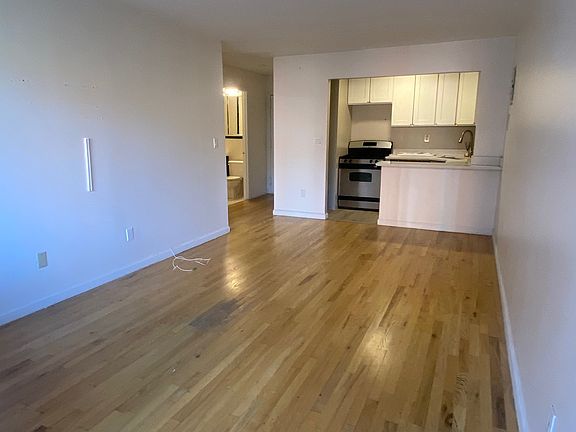 5th image of 11006 72nd Ave #2