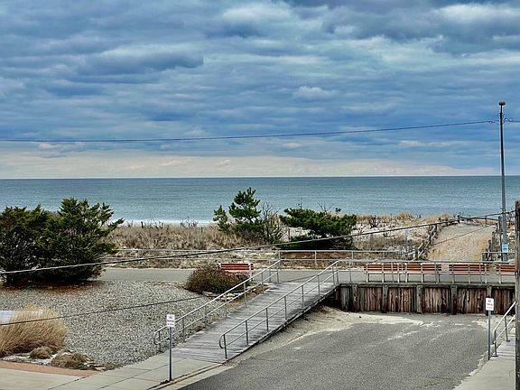 4th image of 24 33rd St E #Sea