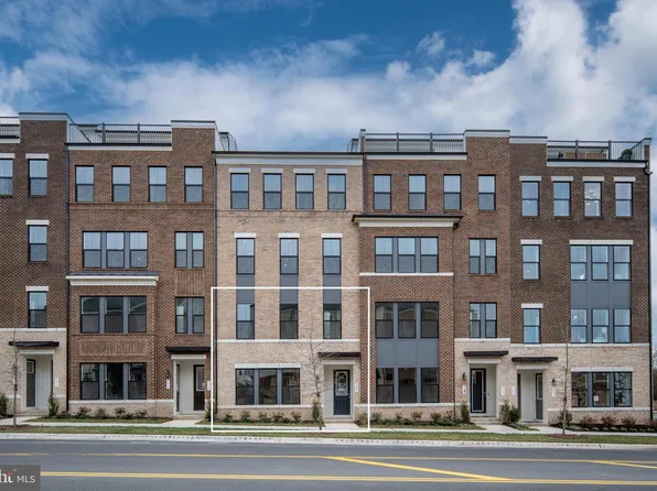 2621 River Birch Rd, Herndon, VA 20171