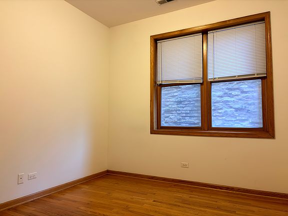 3rd image of 4014 N Kenmore Ave #2