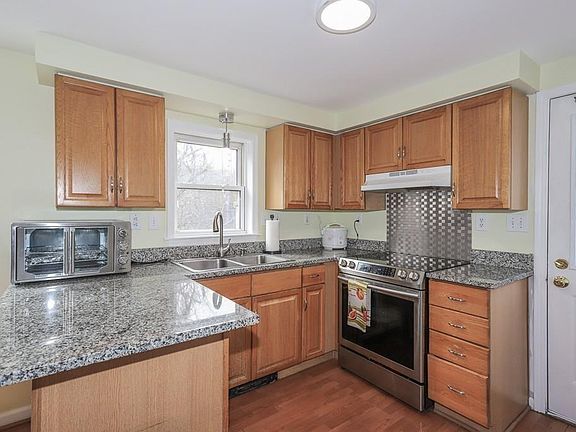 2nd image of 417 Essex St